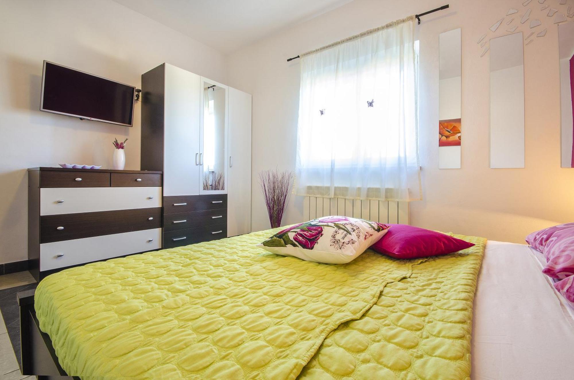 Apartment And Room Marlen Rovinjsko Selo Szoba fotó