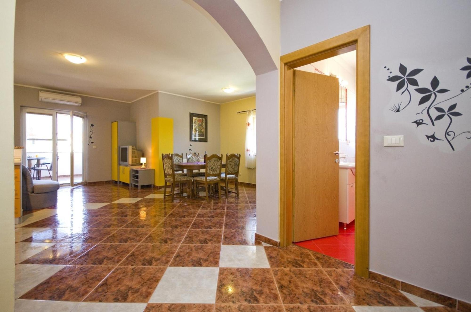 Apartment And Room Marlen Rovinjsko Selo Szoba fotó