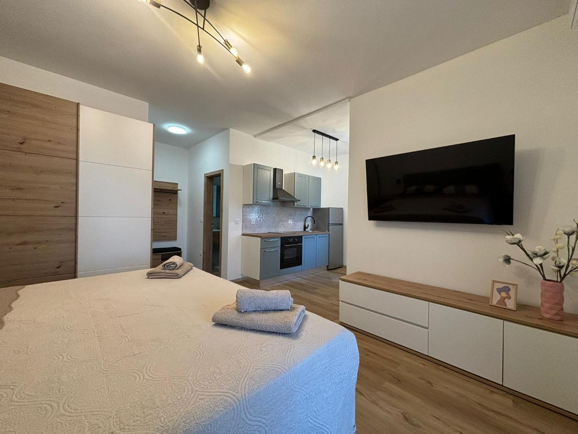 Apartment And Room Marlen Rovinjsko Selo Kültér fotó